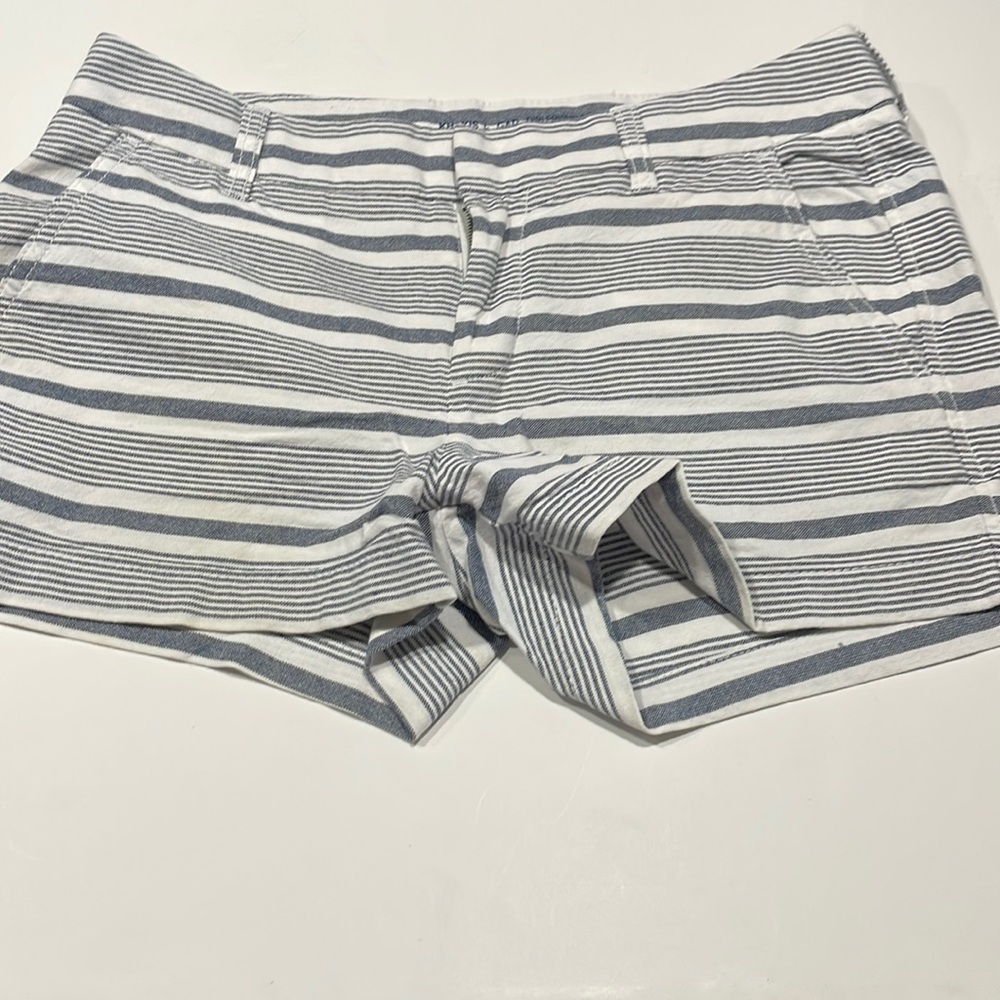 Gap shorts with side pockets. Size 6/28